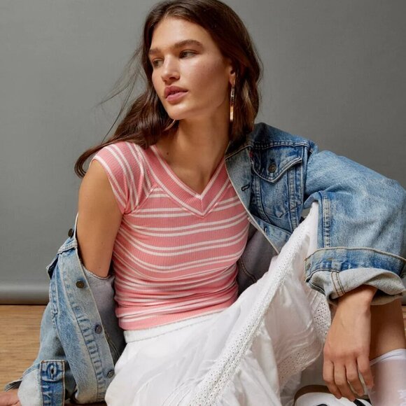 NWT Urban Outfitters BDG Shannen V-Neck Off the Shoulder Peach Top - Picture 4 of 5